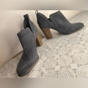 Vince Camuto~Stylish~Gray Leather~Block Heel~Slip-On Booties~Side Slits~Size 8.5